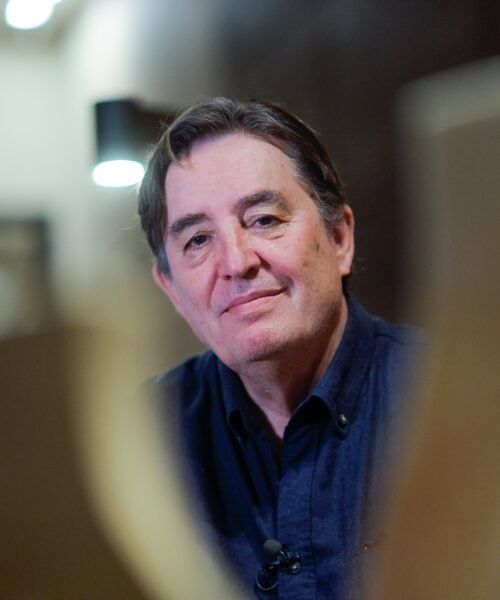 Luis García Montero, un poeta combativo que sabe moverse en las esferas de poder