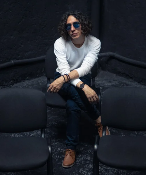 Óscar Vera retrata la lealtad, la redención y la ironía de la vida en Los Años Wonder