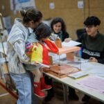 El aborto recrudece la decisiva batalla por el voto de las mujeres
