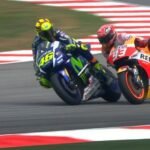 Diez años de la patada de Rossi a Márquez en Sepang: el día en que MotoGP dibujó dos bandos y se futbolizó para siempre