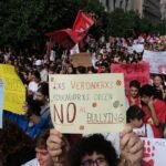 Miles de estudiantes salen a la calle para protestar contra el ‘bullying’: “Esto no es un juego de niños”