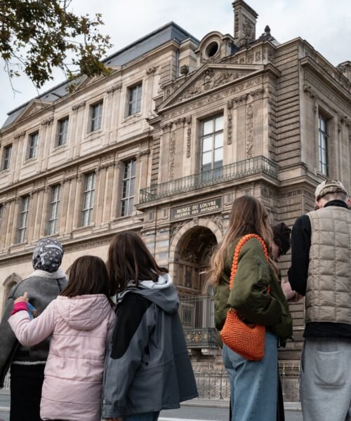 La policía francesa detiene a otras cinco personas relacionadas con el robo de joyas del Louvre