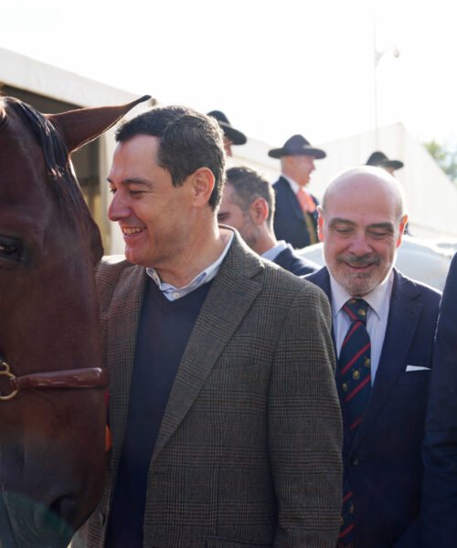 El comisario europeo de Agricultura, Christophe Hansen, en Sicab junto a Juanma Moreno