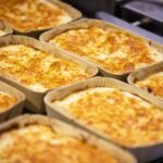 El plato preparado toma la mesa y araña clientela a la hostelería
