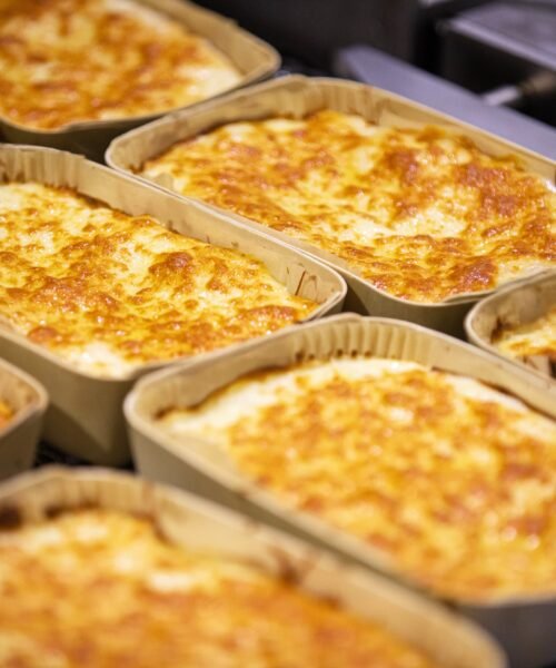 El plato preparado toma la mesa y araña clientela a la hostelería