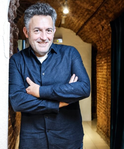 Mikel Santiago, escritor superventas: “Hay un momento en el éxito en el que te quieres ocultar”