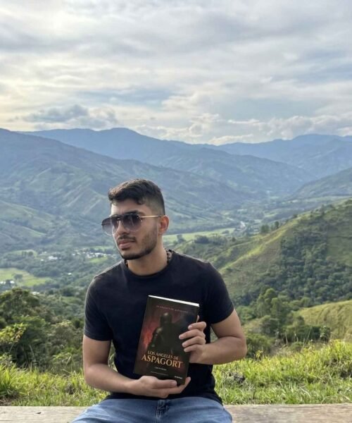 Nicolás Aguilera Cardona consolida su debut literario con una fantasía épica oscura de gran ambición narrativa