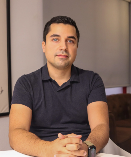 David Escobar Haro irrumpe en la narrativa romántica con una historia que nace del desastre y se convierte en memoria emocional