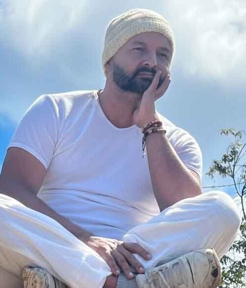 Sai Bolenath firma «Devoto del Señor», una obra de espiritualidad nacida del silencio interior