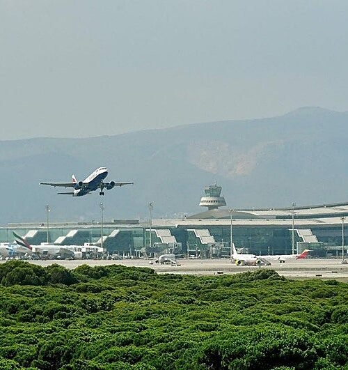Un avión procedente de Estambul aterriza de emergencia en el aeropuerto de Barcelona tras una «amenaza» en pleno vuelo