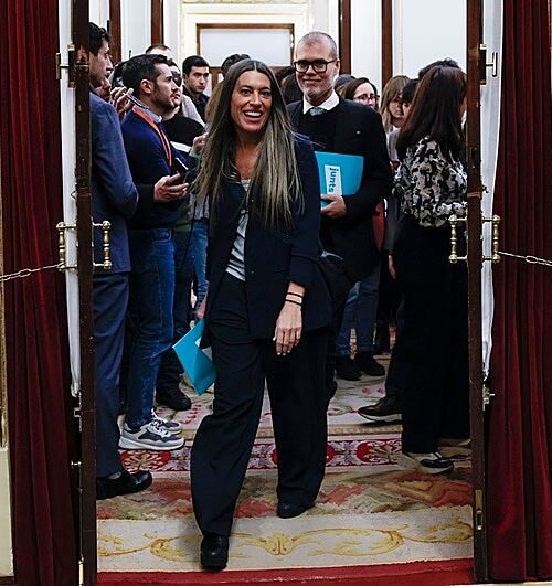 El Gobierno cerró la regularización de inmigrantes a espaldas de Junts, que exige las competencias exclusivas