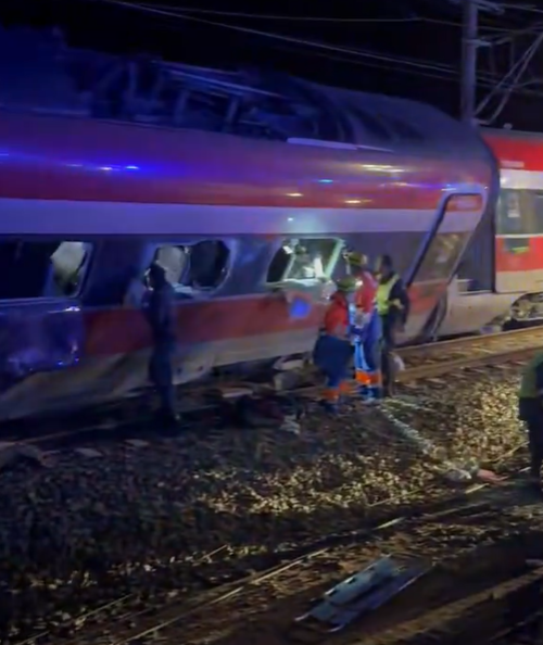 Al menos 39 muertos al descarrilar dos trenes de alta velocidad en Adamuz, Córdoba