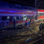 Al menos diez muertos al descarrilar dos trenes de alta velocidad en Adamuz, Córdoba