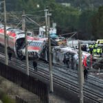 Accidente de tren en Córdoba: el terreno y la caída de los vagones dificultan el acceso de maquinaria pesada para completar el rescate con 41 muertos ya