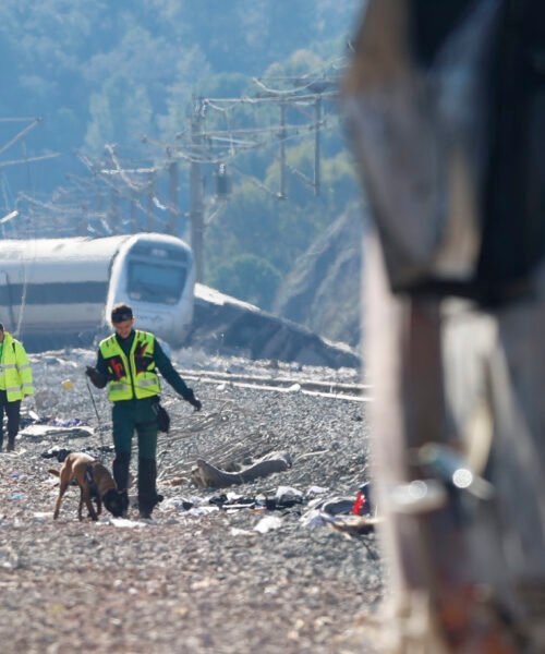 Se eleva a 42 la lista de fallecidos en el accidente ferroviario de Adamuz tras el hallazgo de otro cadáver en los vagones siniestrados