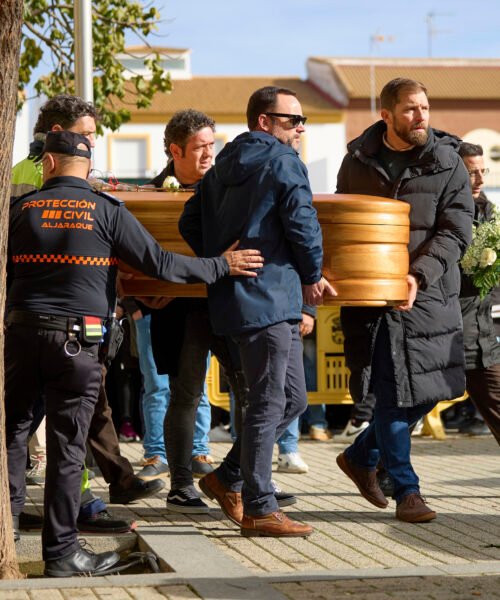 La presencia de los Reyes obliga al Gobierno a asistir al funeral de Huelva tras fracasar su convocatoria