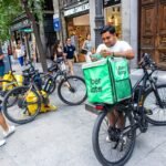 Uber Eats renuncia a sus repartidores autónomos para evitar la amenaza penal contra sus dirigentes