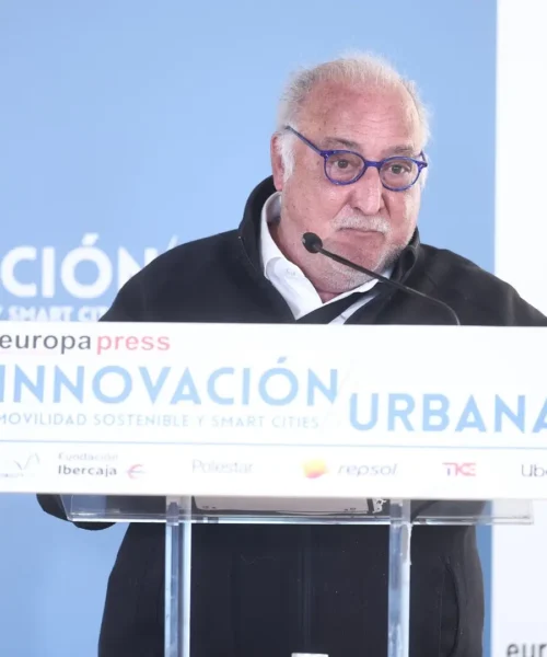 Pere Navarro, director de la DGT: «Al centro de la ciudad no vas con eléctrico ni diésel, vas en transporte público, taxi, Uber o Cabify»
