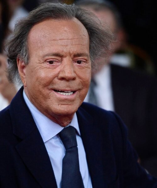 Julio Iglesias alega que la Fiscalía no puede investigar una posible agresión sexual en el extranjero y pide el archivo de la denuncia