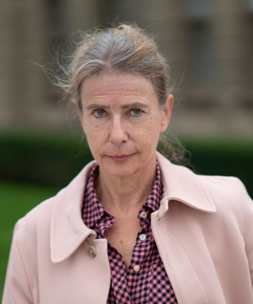 Lionel Shriver imagina un mundo en el que nadie puede ser considerado tonto