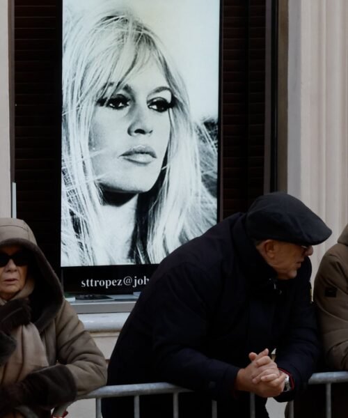Familiares y admiradores de Brigitte Bardot acuden a la última despedida con la legendaria actriz