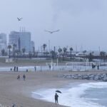 Es-Alert en los móviles de Barcelona y la costa catalana ante el peligro por fuerte oleaje