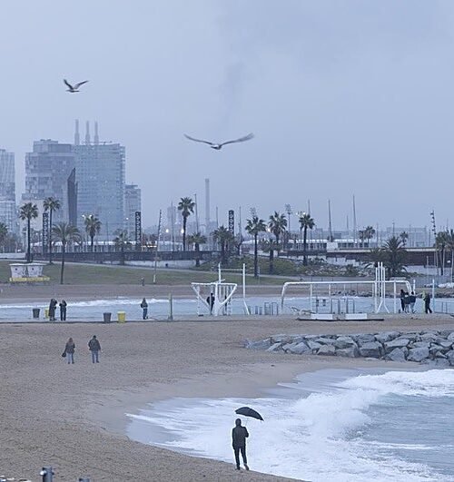 Es-Alert en los móviles de Barcelona y la costa catalana ante el peligro por fuerte oleaje