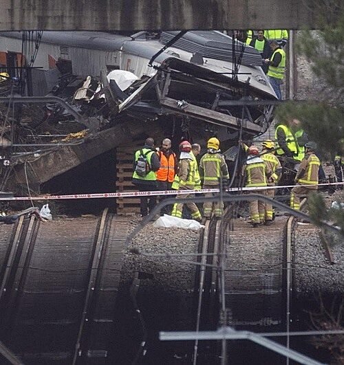 Los Mossos determinarán si el muro se derrumbó antes o después del paso del convoy accidentado en Gelida