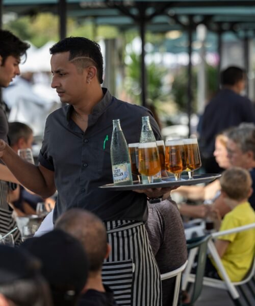 El empleo en el turismo tocó máximos en 2025 con 2,75 millones de afiliados