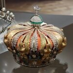 Nuevas imágenes de las cámaras del Louvre muestran por primera vez el robo en el interior del Museo