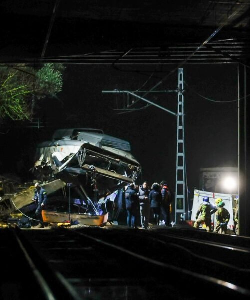 Muere un maquinista del tren de Rodalies que chocó contra un muro en Gelida (Barcelona)