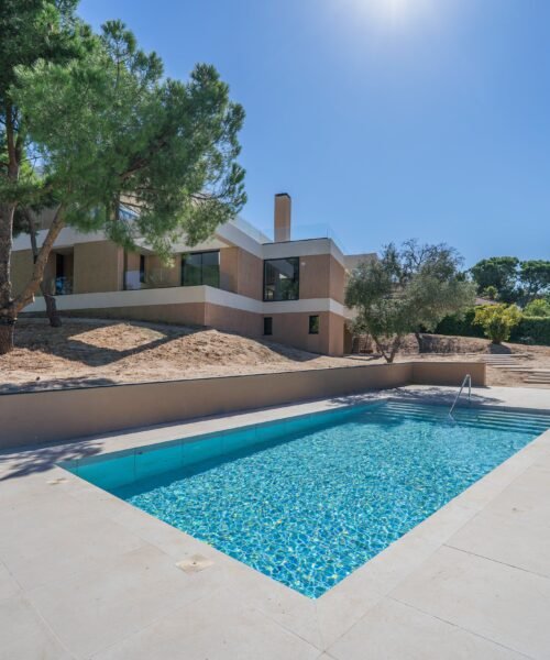 Las tres casas de la semana: rehabilitación en el Pirineo catalán por 1,2 millones de euros