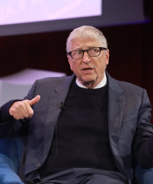 Evitar nuevos recortes en cooperación, aliarse con la IA y mantener el optimismo: los principales mensajes de Bill Gates en Madrid