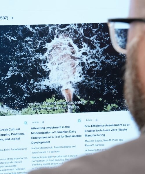 Miles de científicos hinchan su currículum con estudios autopublicados que cuestan millones de euros de dinero público