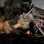 Muere un maquinista en prácticas al desplomarse un muro sobre un tren de Rodalies en Barcelona a causa del temporal