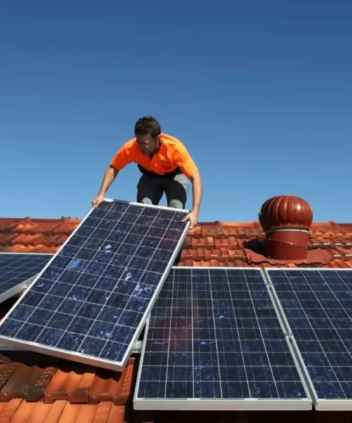 El sector del autoconsumo explora con las autonomías cómo tramitar ayudas ante la desaparición de instaladoras tras el ‘boom’