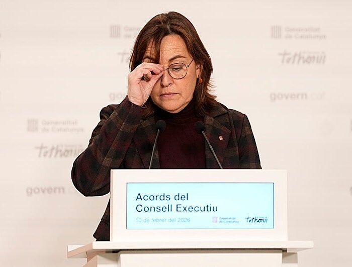 El Parlament reprueba a Paneque y Puente y pide a Sánchez e Illa que los cesen