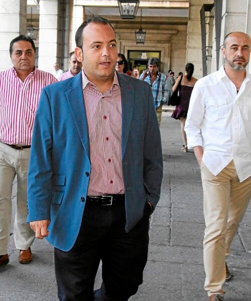 Diego Manuel Agüera, el alcalde denunciado por acoso sexual a un menor de la escuela taurina, ya sobrevivió a un caso de corrupción