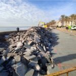 Deconstrucción de la costa: así se está quitando ya hormigón para dar más espacio a las playas frente a los temporales