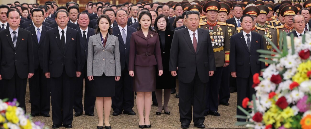 Corea del Sur asegura que Kim Jong-un ha elegido a su hija adolescente Ju-ae como heredera