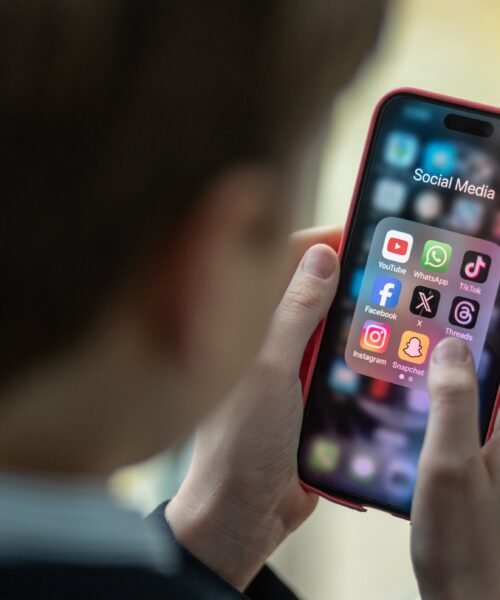 Stamer acelera sus planes para prohibir el acceso a las redes sociales de los menores de 16 en el Reino Unido