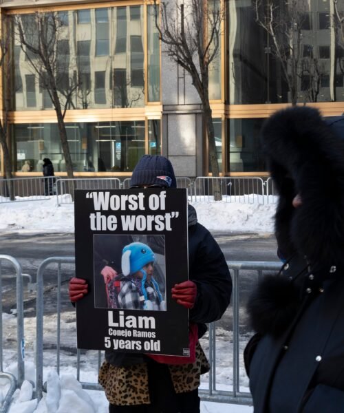 Trump no supera las deportaciones de Obama y Biden, pero las expulsiones de migrantes sin antecedentes se desbordan