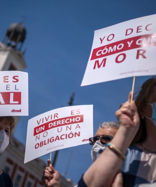 El padre de Noelia, la mujer de 25 años que espera una eutanasia desde 2024, pide al Constitucional que paralice el proceso