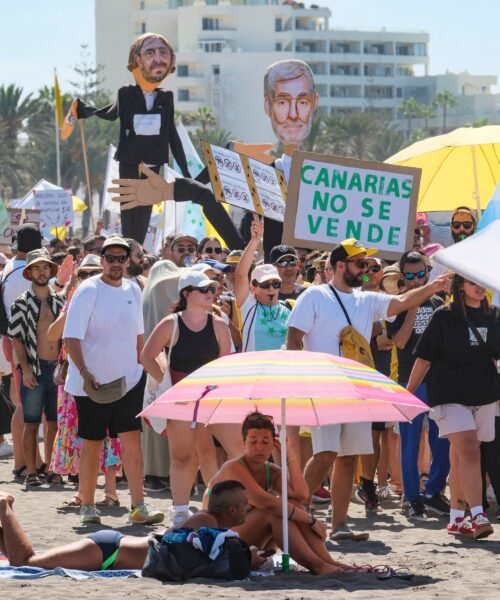 El turismo masivo estrangula las finanzas de ocho grandes municipios costeros