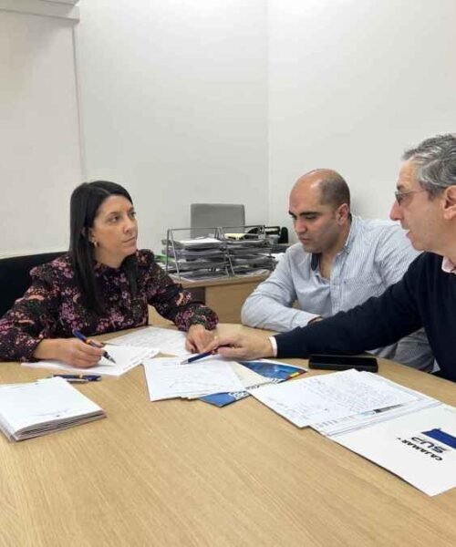 A alcaldesa María Sampedro analiza co SUP a situación do cadro de persoal na Comisaría de Ribeira