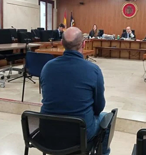 Un hombre acusado de abusar de su hija de tres años en Mallorca niega los hechos y habla de «venganza» familiar