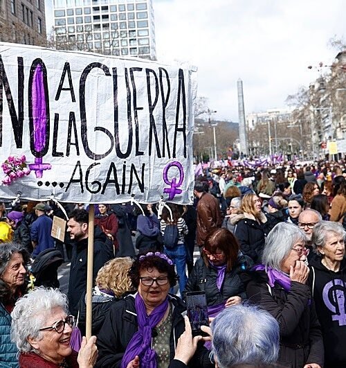 La manifestación principal del 8M en Barcelona reúne a unas 22.000 personas