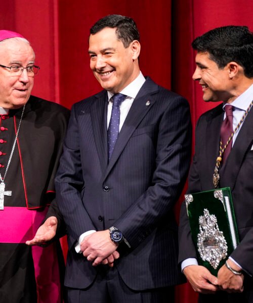 Juanma Moreno defiende que Andalucía está «preparada» para una de sus mejores Semanas Santas, pese al corte del AVE a Málaga