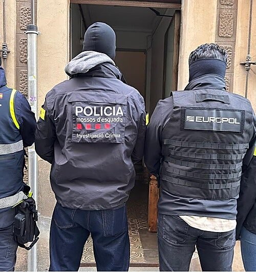 Operativo policial en Cataluña contra la mafia turca por tráfico de armas y marihuana