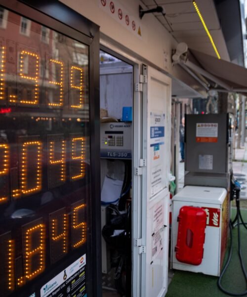 Los transportistas amenazan con protestas si el Gobierno no activa nuevas medidas contra la subida del combustible
